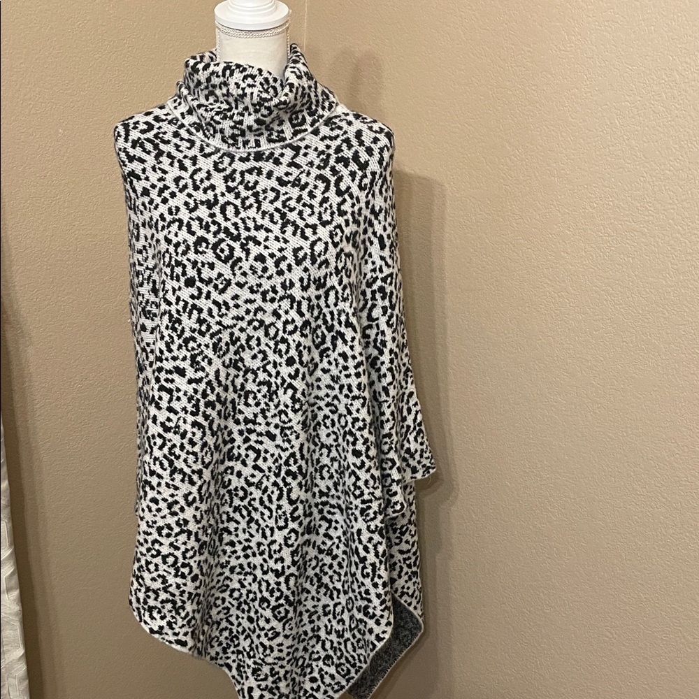 Cozy Ann Taylor Snow Leopard Poncho